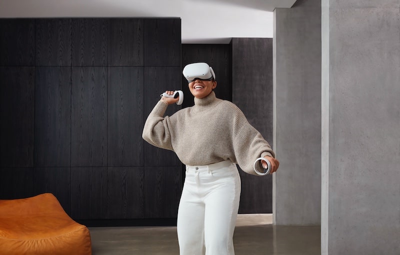 woman playing with Oculus 